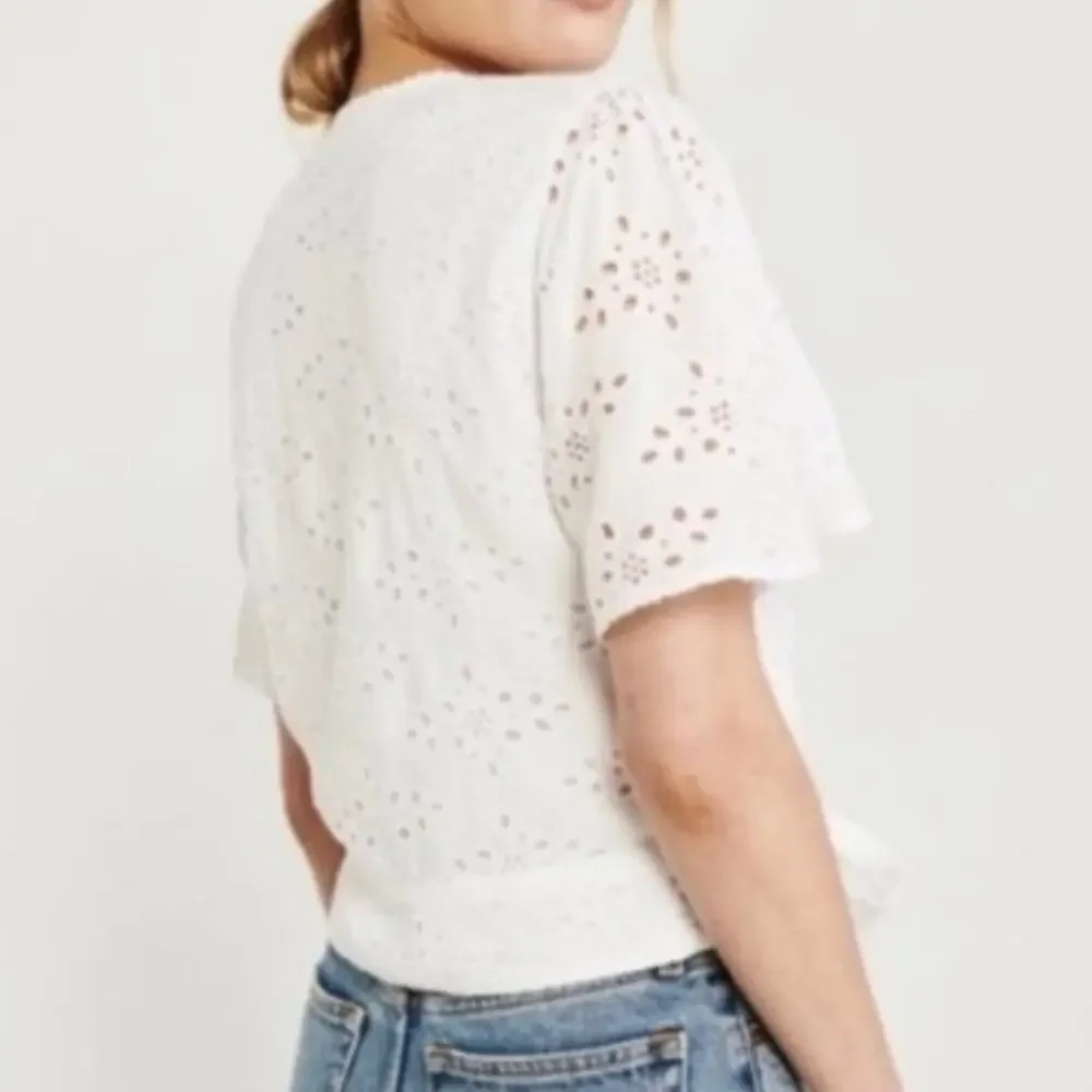 Abercrombie Fitch Eyelet Front Tie Blouse SZ S - Picture 2 of 9